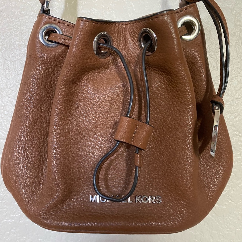 Michael Kors mini Crossbody! - Picture 2 of 6